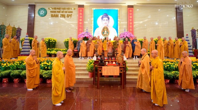 Đại diện Ban Thường trực Ban Trị sự GHPGVN TP.HCM, Ban Tổ chức, Hòa thượng Thích Lệ Trang phát biểu tri ân