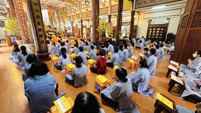 Khoá lễ cầu an được diễn ra vào lúc 14 giờ từ mùng 8 đến 14 tháng Giêng Quý Mão Khoá lễ cầu an được diễn ra vào lúc 14 giờ từ mùng 8 đến 14 tháng Giêng Quý Mão