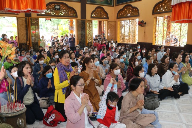 Đoàn Phật tử hành hương, cúng dường đầu năm Quý Mão