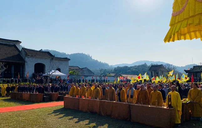 Chư tôn đức Hội đồng Trị sự, Ban Trị sự GHPGVN tỉnh Quảng Ni tham dự khai hội