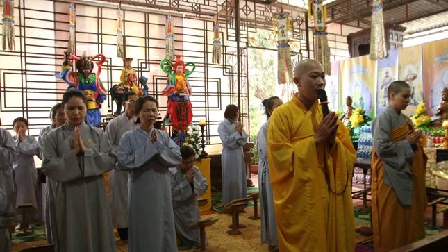 Khóa lễ tụng kinh Dược Sư vẫn tiếp tục vào lúc 16 giờ mỗi ngày đến ngày 13 tháng Giêng năm Quý Mão Khóa lễ tụng kinh Dược Sư vẫn tiếp tục vào lúc 16 giờ mỗi ngày đến ngày 13 tháng Giêng năm Quý Mão