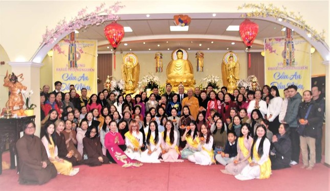 Chụp ảnh lưu niệm