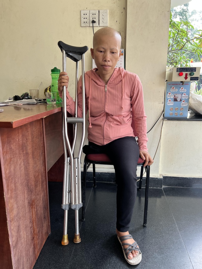 Chị Ly phải tháo khớp chân từ năm 2019