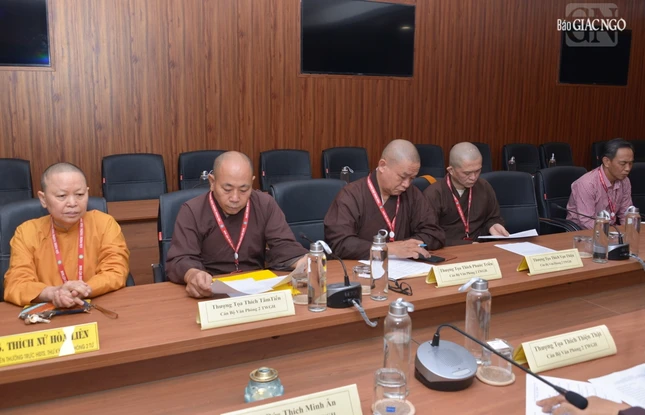 Chư tôn đức dự họp