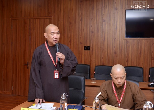 Thượng tọa Thích Phước Nguyên chủ trì buổi họp