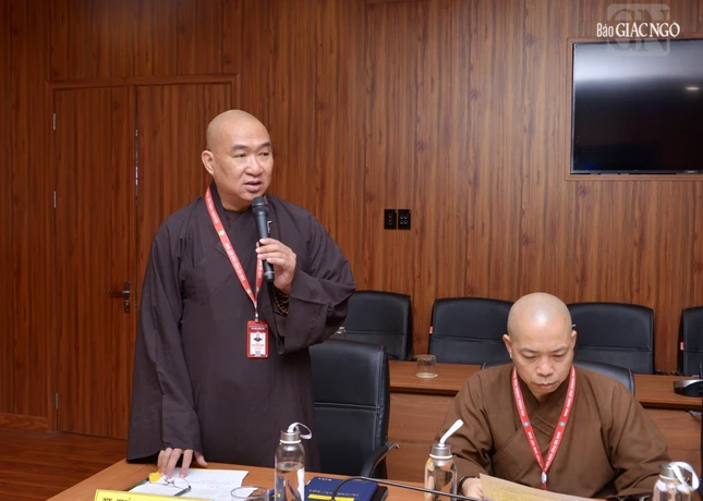 Thượng tọa Thích Phước Nguyên chủ trì buổi họp