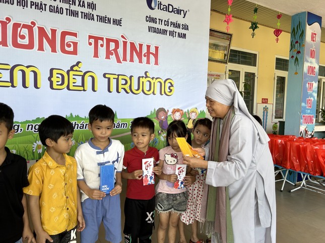 "Tiếp sức" các em đến trường "Tiếp sức" các em đến trường