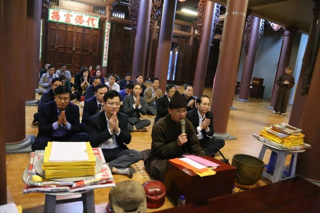 Tham gi khóa lễ nguyện cầu quốc thái dân an