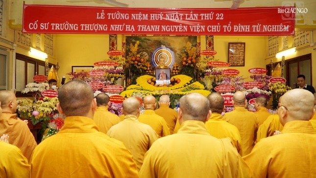 Chư Tăng tưởng niệm Ni trưởng tại tổ đình Từ Nghiêm