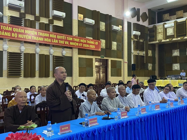 Đại đức Thích Lệ Ngôn phát biểu tại buổi họp mặt