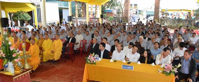 Đại diện lãnh đạo địa phương, Tăng Ni, Phật tử tham dự