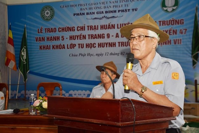 Huynh trưởng cấp Tấn Tâm Ấn Hoàng Thúc Quyền phát biểu khai mạc