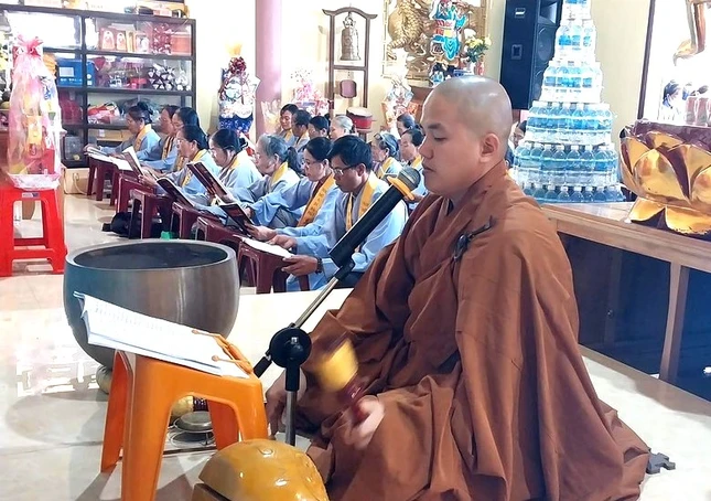 Thời khóa tu tập khóa Bát quan trai tại chùa Minh Trí Thời khóa tu tập khóa Bát quan trai tại chùa Minh Trí