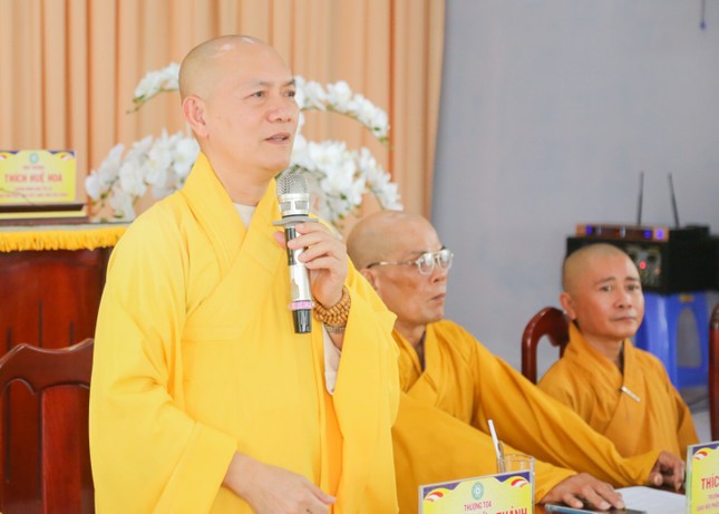 Thượng tọa Thích Phước Thành phát biểu chỉ đạo tại buổi họp