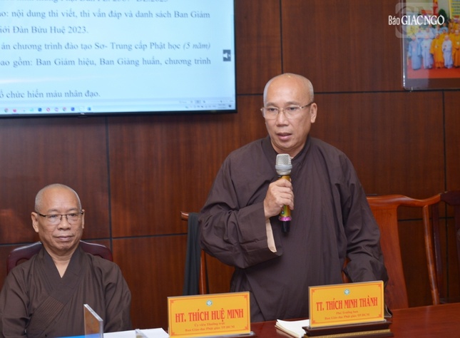 Thượng tọa Thích Minh Thành, Phó Trưởng ban đóng góp ý kiến