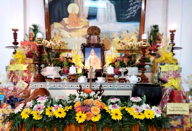 Di ảnh Ni trưởng Thích nữ Quảng Chiếu