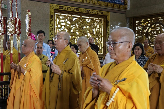 Chư tôn giáo phẩm niêm hương tưởng niệm Chư tôn giáo phẩm niêm hương tưởng niệm