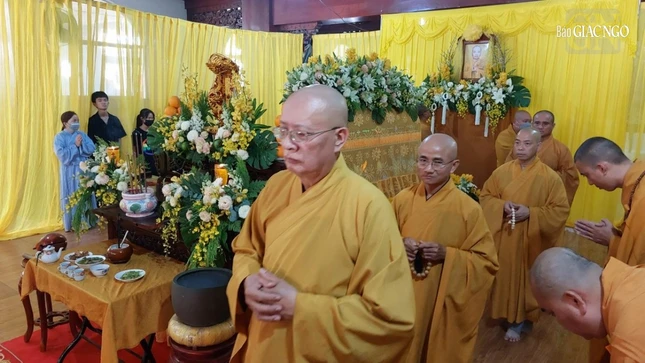 Hữu nhiễu kim quan Hữu nhiễu kim quan