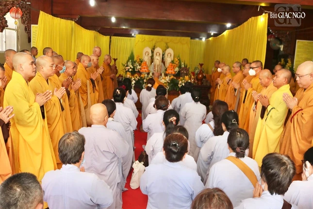 Chư tôn đức Ban Trị sự GHPGVN TP.HCM, các quận huyện, Phật tử hộ niệm Chư tôn đức Ban Trị sự GHPGVN TP.HCM, các quận huyện, Phật tử hộ niệm