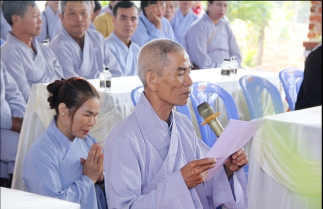 Phật tử Nguyễn Hường, pháp danh Nhuận Linh làm đại diện điểm nhóm sinh hoạt tôn giáo tập trung Tuệ Viên