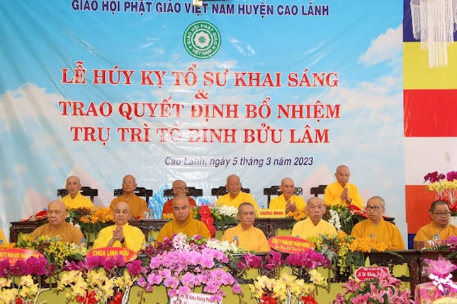 Chư tôn đức chứng minh