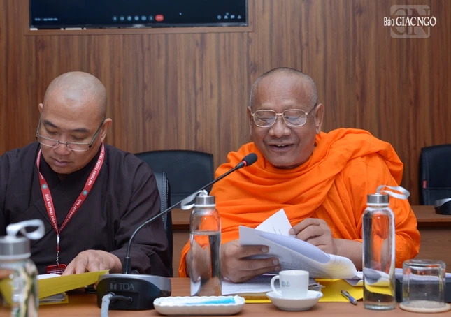 Hòa thượng Danh Lung đóng góp ý kiến