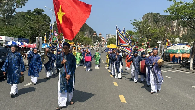 Diễu hành trên đường phố Diễu hành trên đường phố