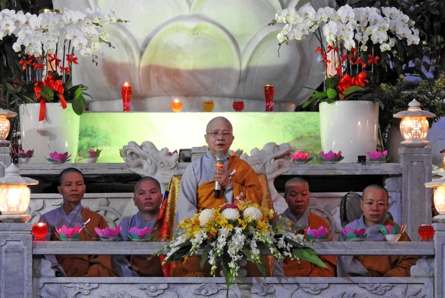 Ni trưởng Thích nữ Như Thảo thuyến giảng đến 200 Phật tử về tham dự - Ảnh: PV