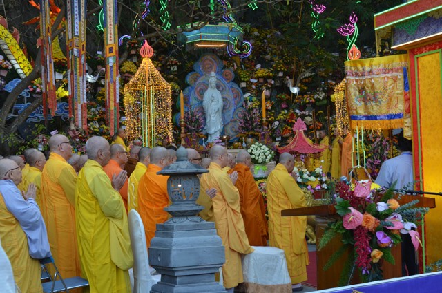 Lễ vía Đức Quán Thế Âm tại lễ hội