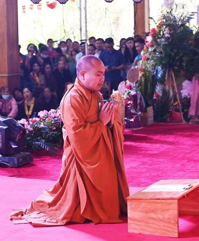 Đại đức Thích Chân Niệm dâng lời phát nguyện Đại đức Thích Chân Niệm dâng lời phát nguyện