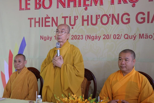 Hòa thượng Thích Nhựt Tấn ban đạo từ đến với Đại đức tân trụ trì