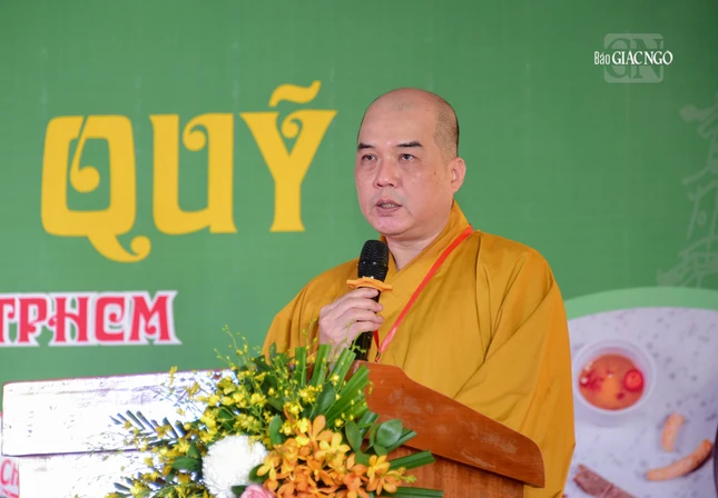 Thượng tọa Thích Truyền Cường, Trưởng ban Tổ chức phát biểu khai mạc