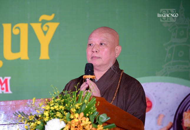 Hòa thượng Thích Lệ Trang phát biểu tại buổi buffet chay