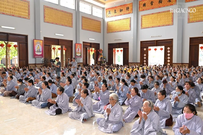 Gần 500 Phật tử tham dự khóa tu