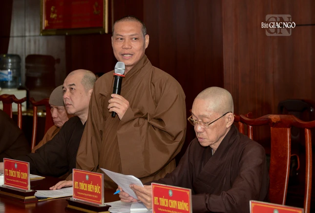 Thượng tọa Thích Trí Chơn, Trưởng ban Văn hóa trình các hoạt động triển lãm, văn nghệ chào mừng Đại lễ Phật đản