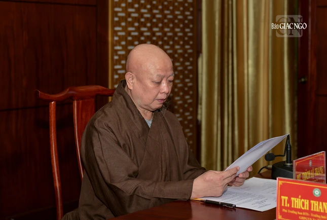 Hòa thượng Thích Lệ Trang chủ trì buổi họp của Ban Thường trực