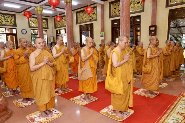 Chư Tăng các miền tịnh xá tưởng niệm