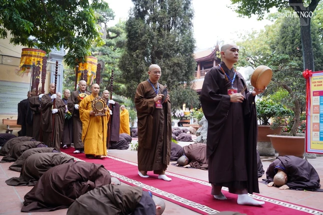 Giới tử thành kính đảnh lễ Đức Pháp chủ GHPGVN Giới tử thành kính đảnh lễ Đức Pháp chủ GHPGVN