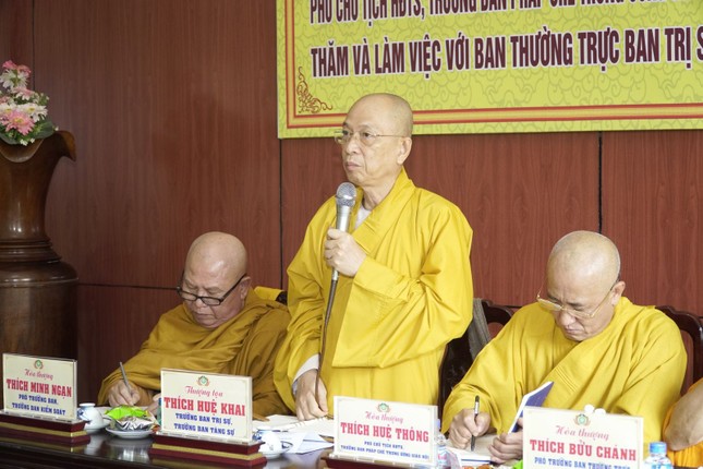 Thượng tọa Thích Huệ Khai phát biểu tại buổi làm việc Thượng tọa Thích Huệ Khai phát biểu tại buổi làm việc