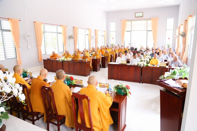 Quang cảnh buổi họp