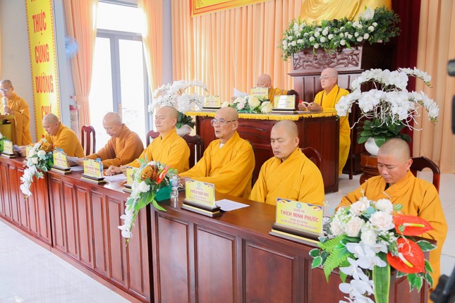 Chư tôn đức chứng minh, tham dự phiên họp