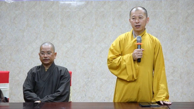 Thượng tọa Thích Minh Nhẫn chủ trì hội nghị về Tăng sự Thượng tọa Thích Minh Nhẫn chủ trì hội nghị về Tăng sự