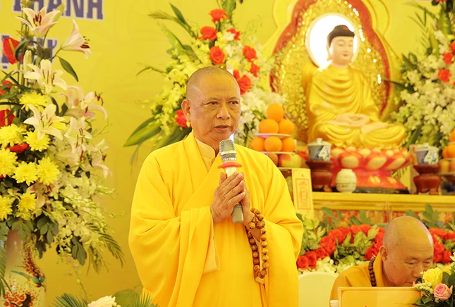 Hòa thượng Thích Phước Minh ban đạo từ Hòa thượng Thích Phước Minh ban đạo từ