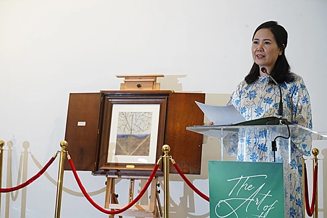 Họa sĩ Phật tử Kim Đức chia sẻ tại triển lãm