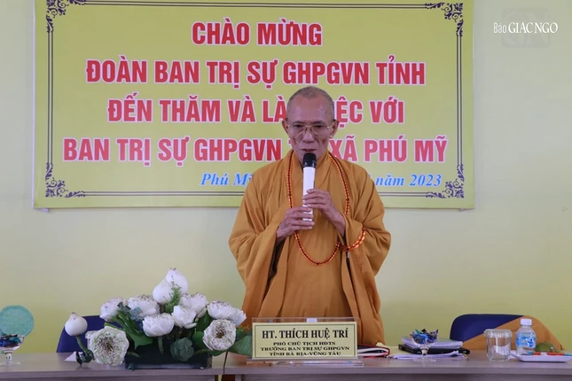 Hòa thượng Thích Huệ Trí giải đáp một số vấn đề tại buổi làm việc với Ban Trị sự TP.Phú Mỹ