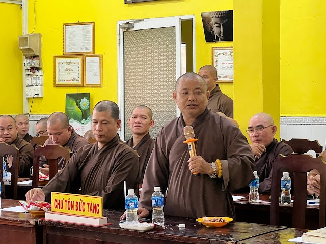 Đóng góp ý kiến tại buổi họp