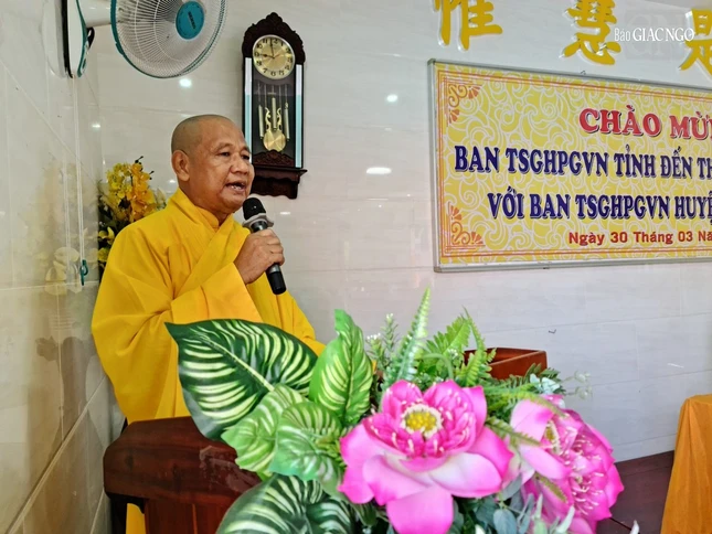 Thượng tọa Thích Nguyên Thọ phát biểu tại buổi gặp gỡ