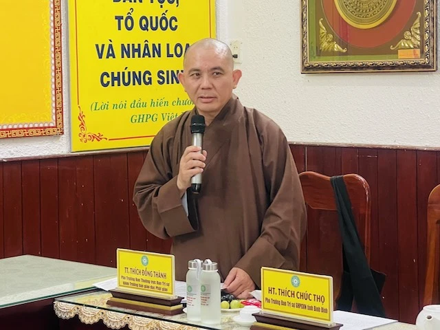 Thượng tọa Thích Đồng Thành, Phó ban Thường trực BTS phát biểu ý kiến