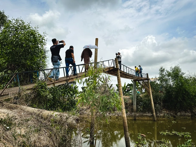 Cây cầu tạm này sẽ được xây mới trong thời gian tới - Ảnh: TN