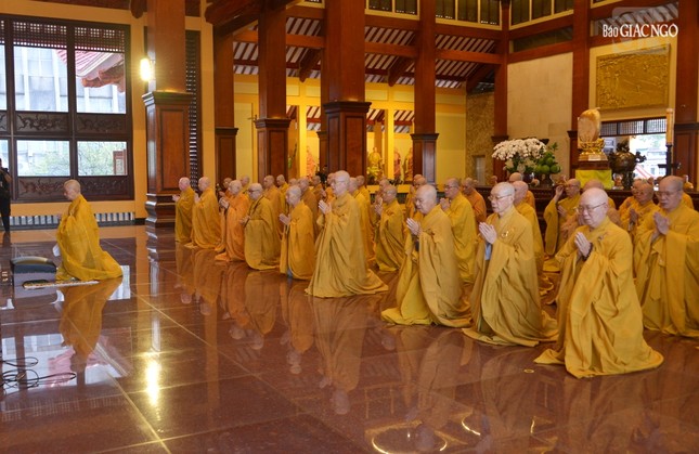 Tăng-đoàn sống trong thanh tịnh